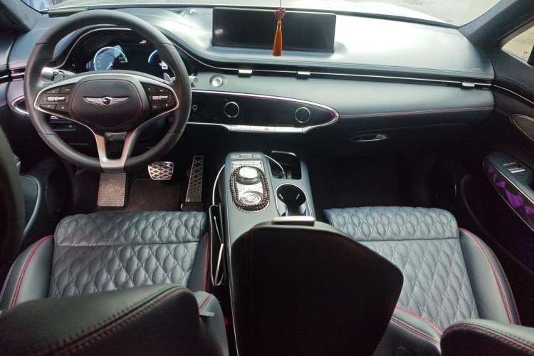 Used Genesis GV70 2023 2.5T Four-Wheel-Drive Flagship Edition Center Console