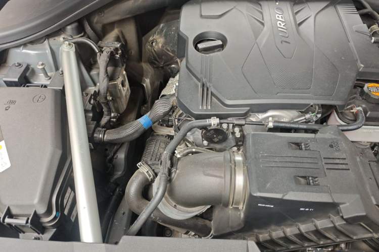 Used Genesis GV70 2023 2.5T Four-Wheel-Drive Flagship Edition Engine Bay Right
