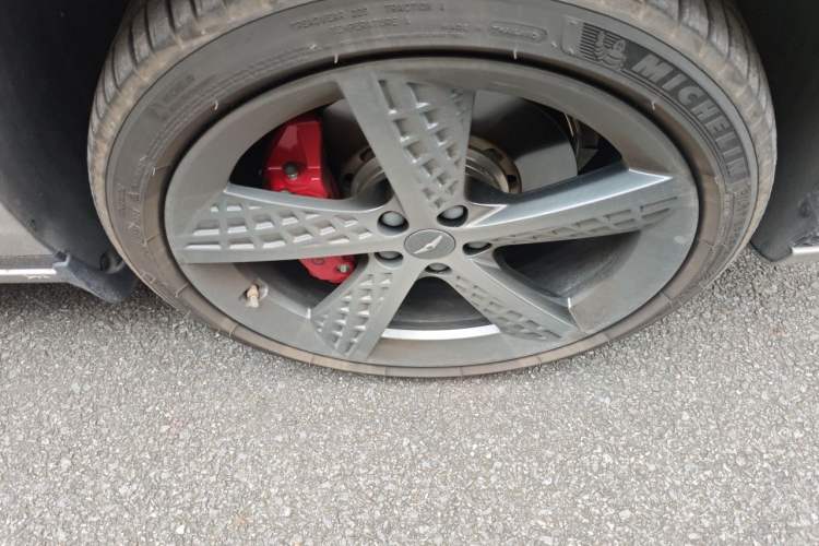 Used Genesis GV70 2023 2.5T Four-Wheel-Drive Flagship Edition Right Front Wheel Hub