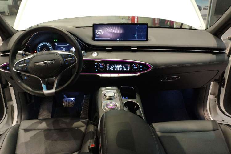 Used Genesis GV70 2023 2.5T Two-Wheel Drive Luxury Edition Center Console