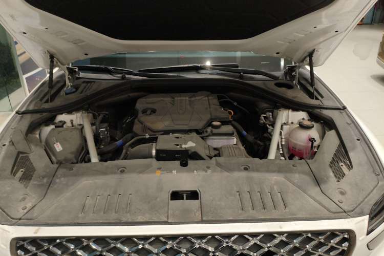 Used Genesis GV70 2023 2.5T Two-Wheel Drive Luxury Edition Engine Bay