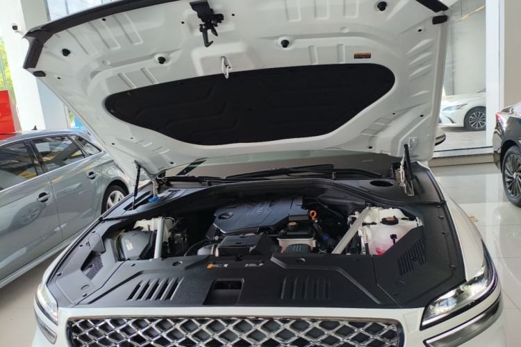 Used Genesis GV70 2023 2.5T Two-Wheel Drive Luxury Edition Engine Bay
