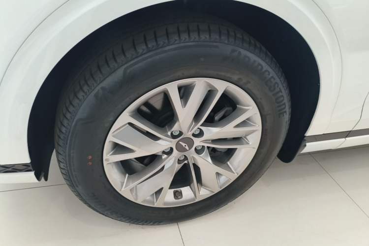 Used Genesis GV70 2023 2.5T Two-Wheel Drive Luxury Edition Left Front Wheel Hub