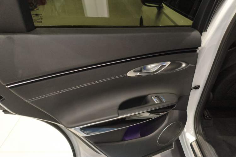 Used Genesis GV70 2023 2.5T Two-Wheel Drive Luxury Edition Left Rear Door Interior