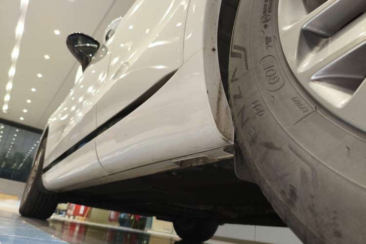 Used Genesis GV70 2023 2.5T Two-Wheel Drive Luxury Edition Left Side Sill
