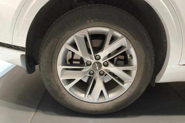 Used Genesis GV70 2023 2.5T Two-Wheel Drive Luxury Edition Right Rear Wheel Hub