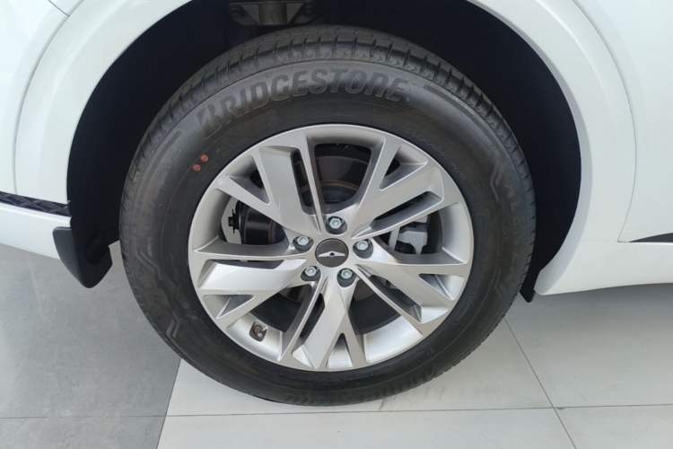 Used Genesis GV70 2023 2.5T Two-Wheel Drive Luxury Edition Right Rear Wheel Hub
