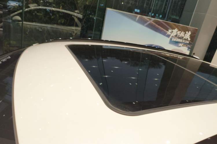Used Genesis GV70 2023 2.5T Two-Wheel Drive Luxury Edition Roof