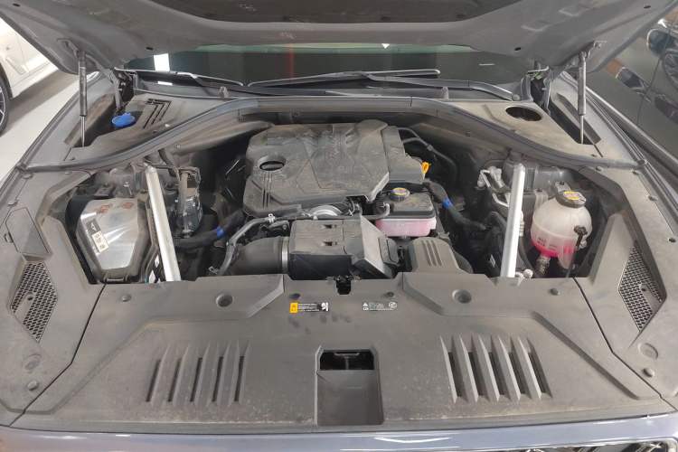 Used Genesis GV70 2025 2.5T Two-Wheel-Drive Luxury Edition Engine Bay