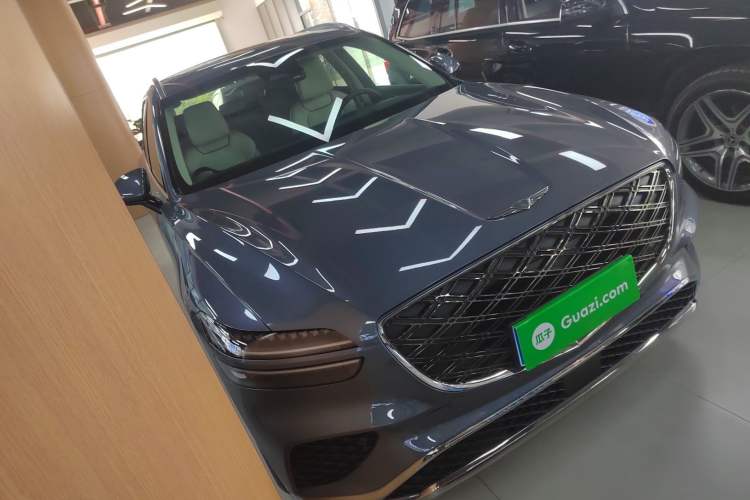 Used Genesis GV70 2025 2.5T Two-Wheel-Drive Luxury Edition Front Right 45 Deg