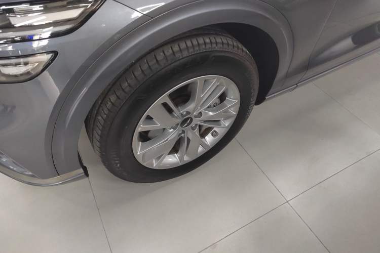 Used Genesis GV70 2025 2.5T Two-Wheel-Drive Luxury Edition Left Front Wheel Hub