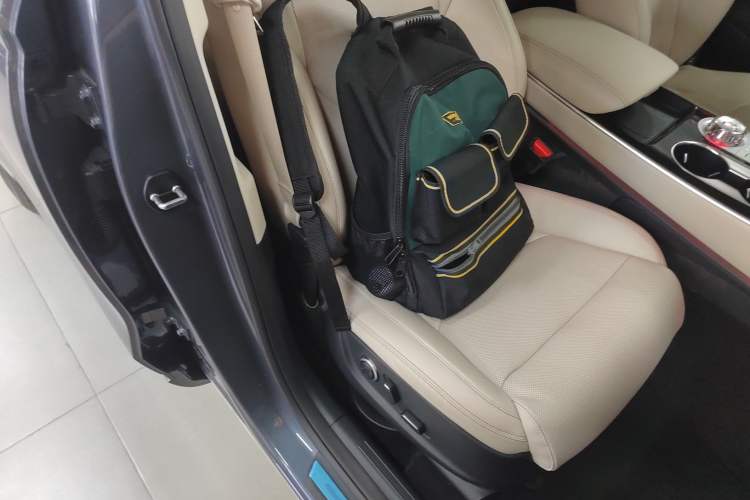 Used Genesis GV70 2025 2.5T Two-Wheel-Drive Luxury Edition Right Front Seat
