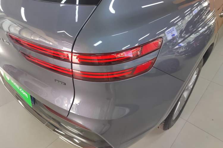 Used Genesis GV70 2025 2.5T Two-Wheel-Drive Luxury Edition Right Rear Taillight