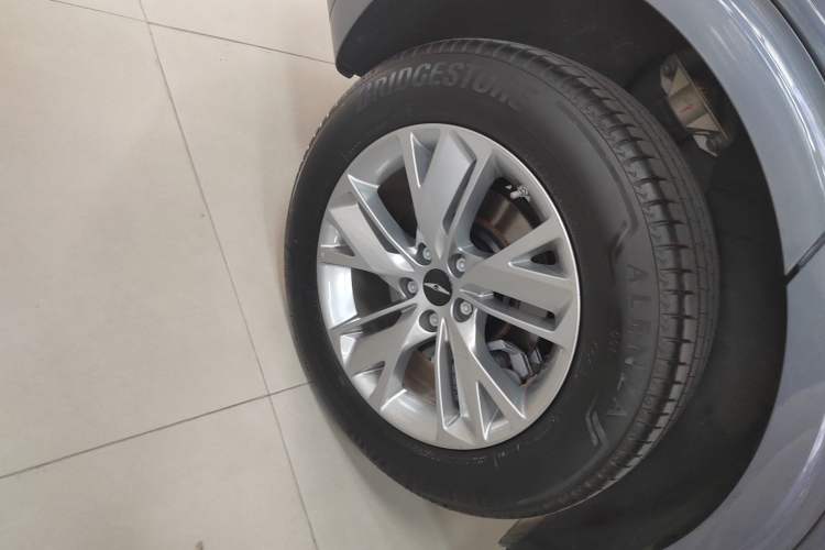 Used Genesis GV70 2025 2.5T Two-Wheel-Drive Luxury Edition Right Rear Wheel Hub