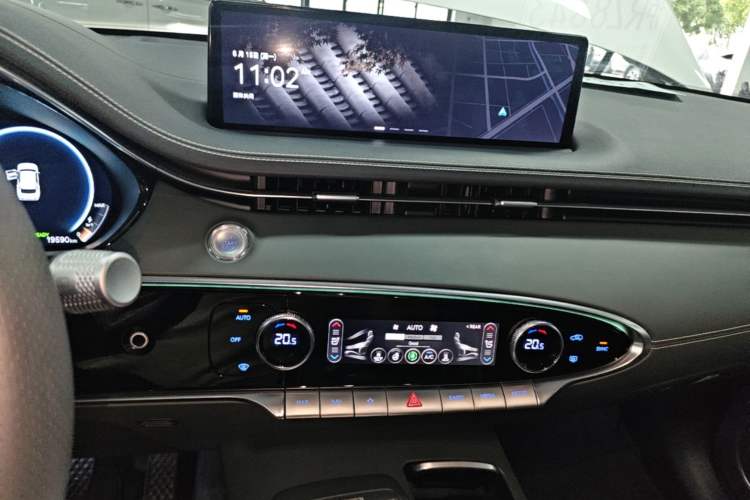 Used Genesis GV70 EV 2023 All-Electric GV70 Flagship Edition Audio And AC Panel