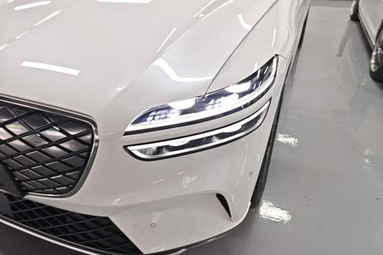 Used Genesis GV70 EV 2023 All-Electric GV70 Flagship Edition Left Front Headlight