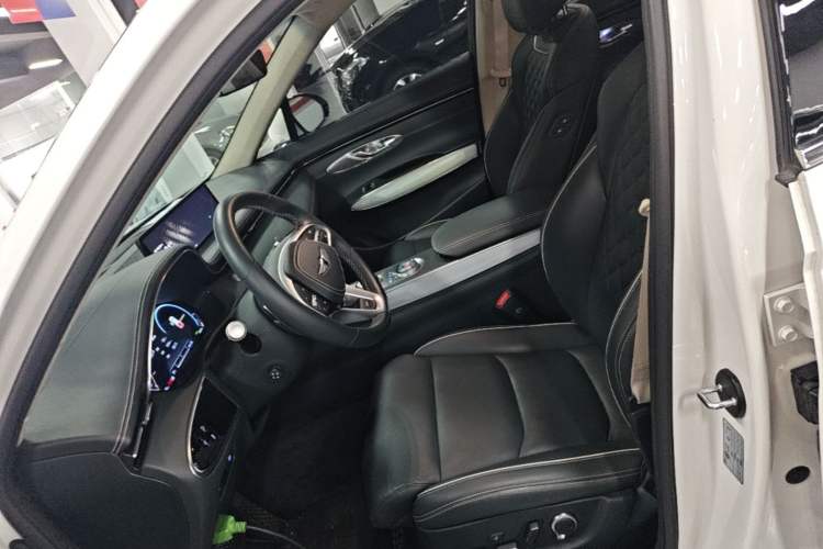 Used Genesis GV70 EV 2023 All-Electric GV70 Flagship Edition Left Front Seat