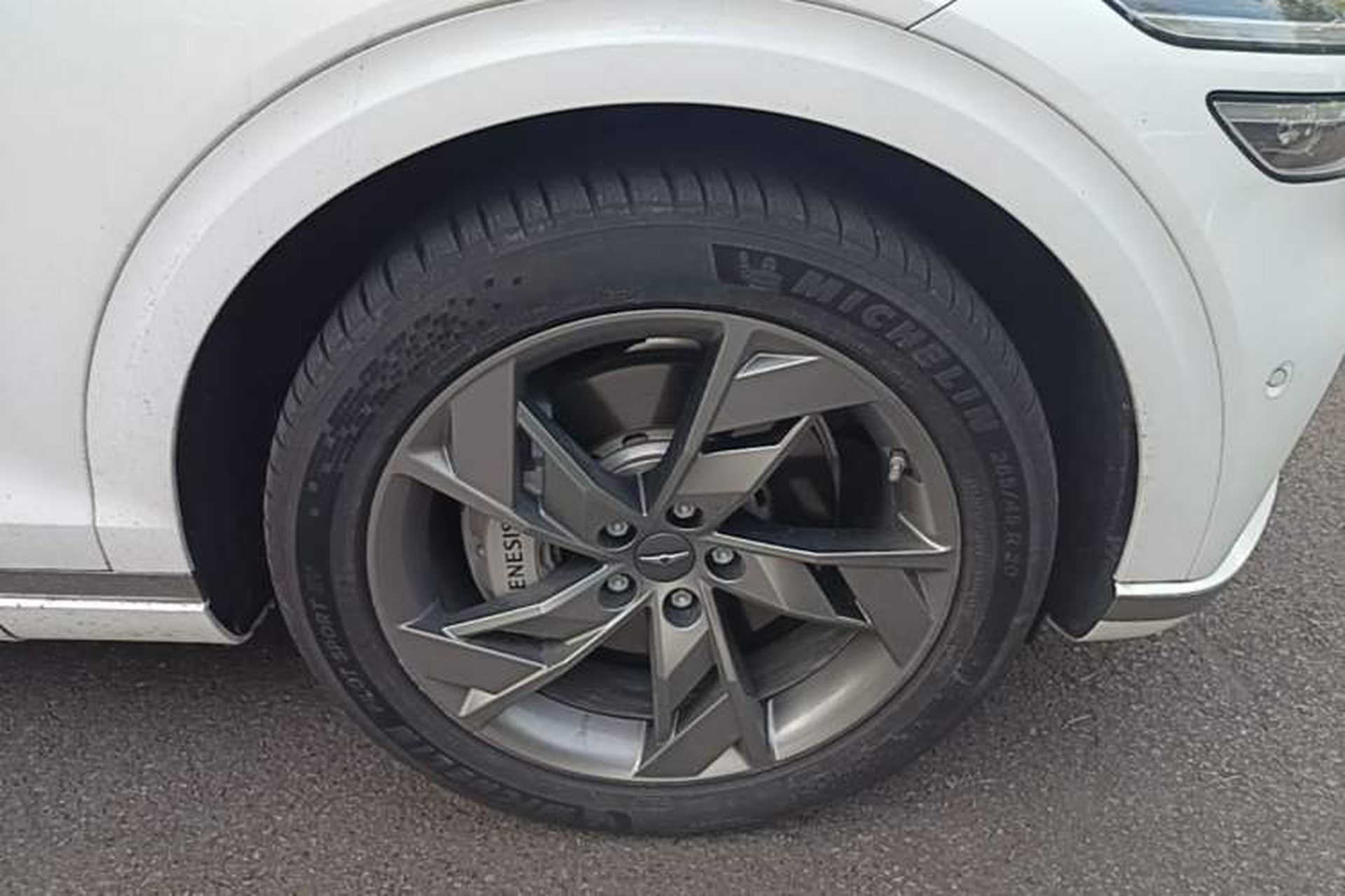 Used Genesis GV70 EV 2023 All-Electric GV70 Flagship Edition Left Front Wheel Hub