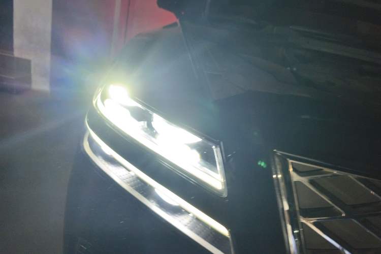 Used Genesis GV80 2021 2.5T Four-Wheel Drive Flagship Edition Right Front Headlight