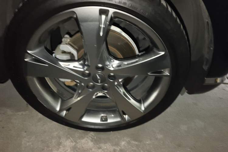 Used Genesis GV80 2021 2.5T Four-Wheel Drive Flagship Edition Right Front Wheel Hub