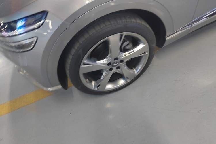 Used Genesis GV80 2021 2.5T Four-Wheel Drive Flagship Edition Left Front Wheel Hub