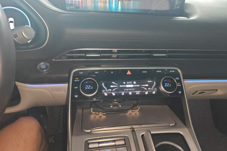 Used Genesis GV80 2021 2.5T Four-Wheel Drive Luxury Edition Audio And AC Panel