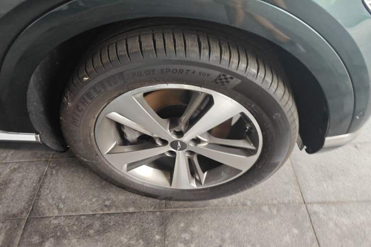 Used Genesis GV80 2021 2.5T Four-Wheel Drive Luxury Edition Right Front Wheel Hub