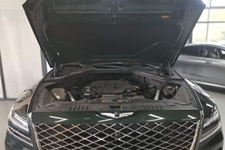 Used Genesis GV80 2023 2.5T Four-Wheel Drive Flagship Version 7 Seats Engine Bay