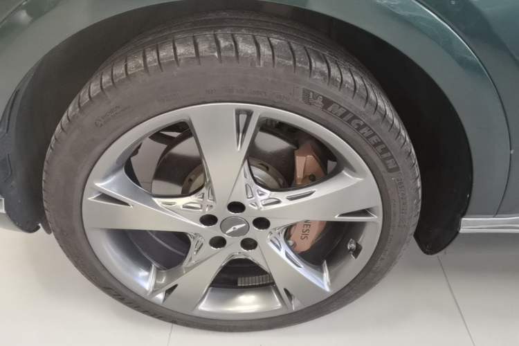 Used Genesis GV80 2023 2.5T Four-Wheel Drive Flagship Version 7 Seats Left Front Wheel Hub