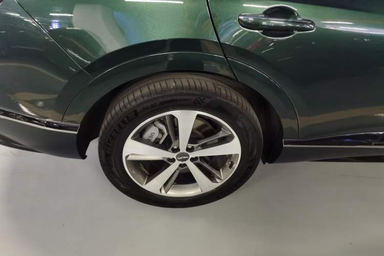 Used Genesis GV80 2023 2.5T Four-Wheel Drive Flagship Version 6 Seats Right Rear Wheel Hub