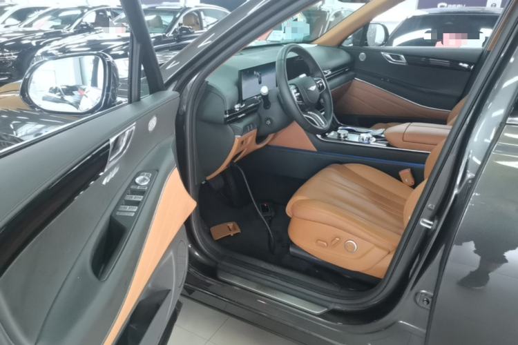 Used Genesis GV80 2024 2.5T Four-Wheel Drive Luxury Edition 5 Seats Driver Seat