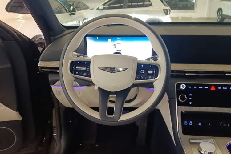 Used Genesis GV80 2024 2.5T Four-Wheel Drive Flagship Edition 5 Seats Steering Wheel