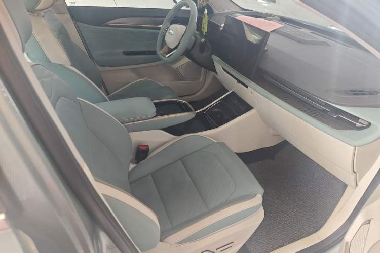 Used Geometry 2022 620 New Fun Edition Right Front Seat