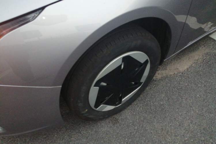 Used Geometry A 2024 500KM Travel Edition Left Front Wheel Hub