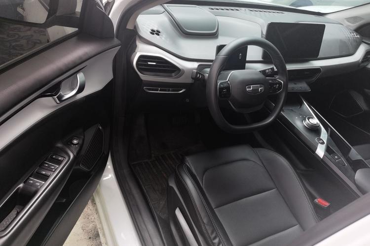 Used Geometry A 2022 Pro 430KM Commuter Edition Interior 2