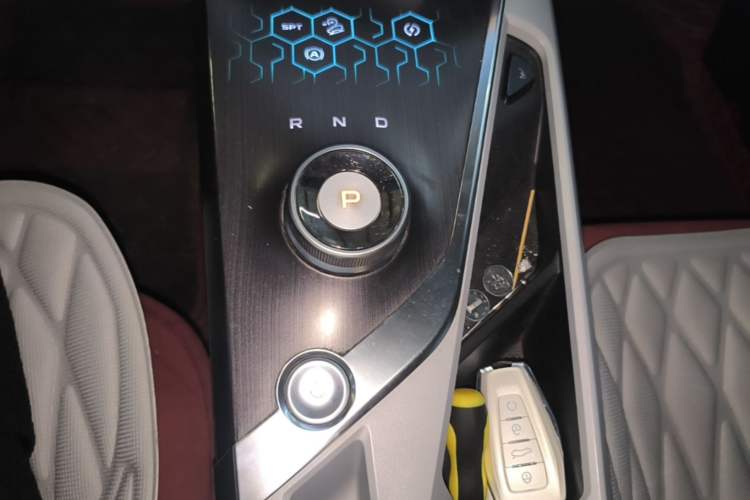 Used Geometry A 2019 High-Performance Standard Range Power Edition Gear Lever