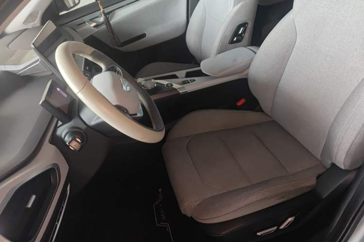 Used Geometry A 2019 High-Energy Ultra-Long Range PowerCube Version Left Front Seat