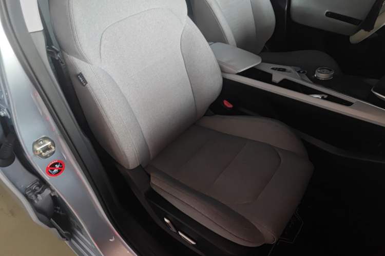 Used Geometry A 2019 High-Energy Ultra-Long Range PowerCube Version Right Front Seat