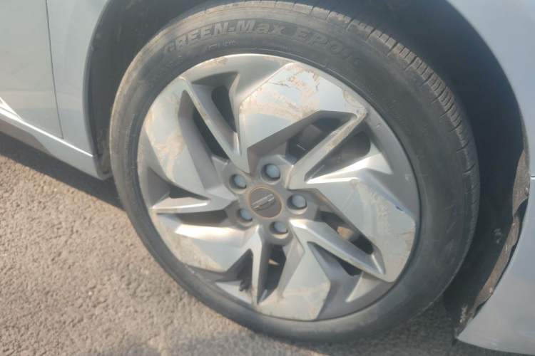 Used Geometry A 2019 High-Performance Standard Range Power Edition Right Front Wheel Hub