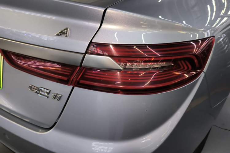Used Geometry A 2019 High-Performance Standard Range Power Edition Right Rear Taillight