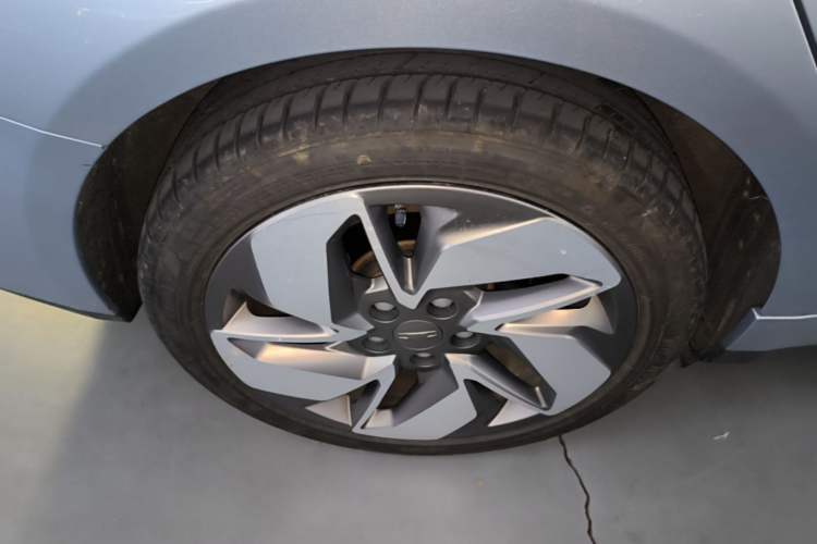 Used Geometry A 2019 High-Performance Standard Range Power Edition Right Rear Wheel Hub