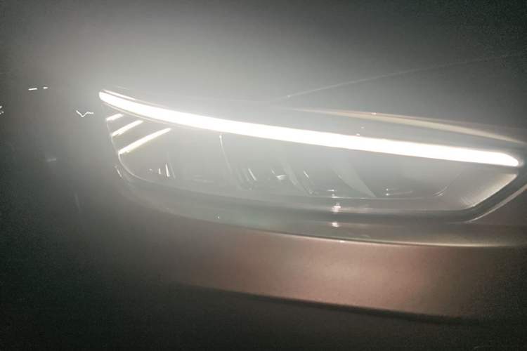 Used Geometry A 2019 Upgraded Model High-Dimensional Standard Range Cube Edition Right Front Headlight