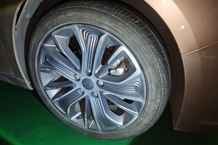 Used Geometry A 2019 Upgraded Model High-Dimensional Standard Range Cube Edition Right Front Wheel Hub
