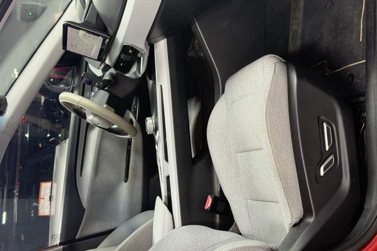 Used Geometry A 2019 Upgraded Model High-Performance Standard Range Power Cube Version Interior 1