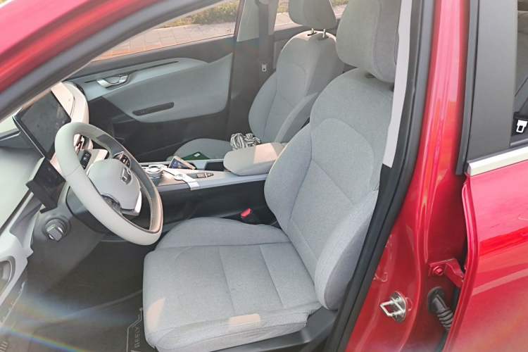 Used Geometry A 2019 High-Performance Standard Range Power Edition Left Front Seat
