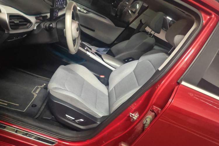 Used Geometry A 2019 High-Performance Standard Range Power Edition Left Front Seat