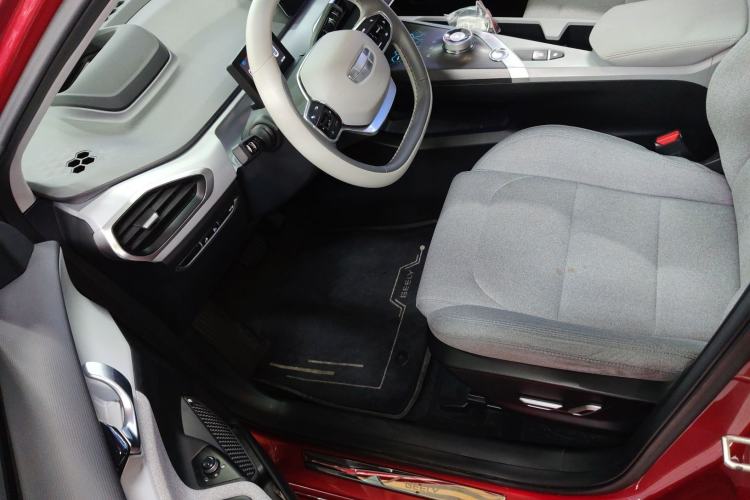 Used Geometry A 2019 High-Performance Standard Range Power Edition Left Front Seat