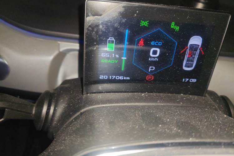 Used Geometry A 2019 Upgraded Model High-Performance Standard Range Power Cube Version Odometer Close Up