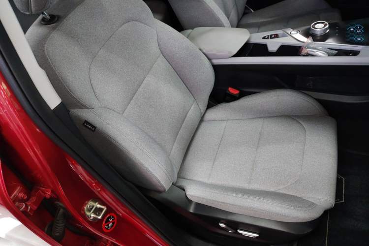 Used Geometry A 2019 High-Performance Standard Range Power Edition Right Front Seat