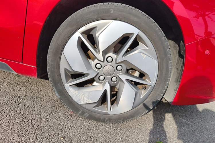 Used Geometry A 2019 High-Performance Standard Range Power Edition Right Front Wheel Hub